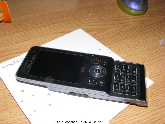 telefon sony ericsson w910i, aproape nou. folosit 3 10/10, nu are stare de cu manual utilizare, cd